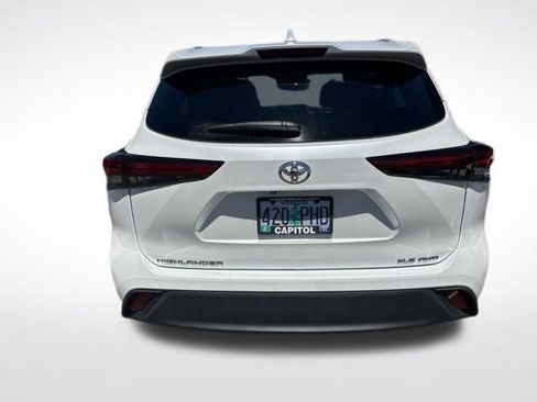 Used 2023 Toyota Highlander XLE AWD/4WD image 9