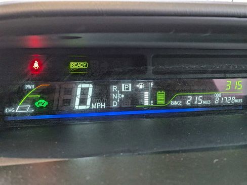 Used 2014 Toyota Prius V Two image 30