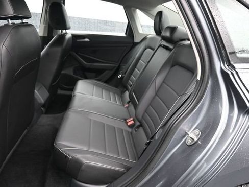 Used 2022 Volkswagen Jetta SE FWD image 12