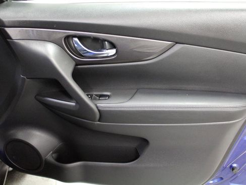 Used 2018 Nissan Rogue SV AWD/4WD image 24