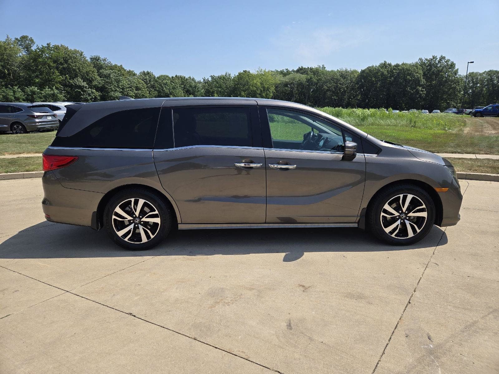 Used 2020 Honda Odyssey Elite image 2