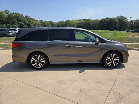 Used 2020 Honda Odyssey Elite image 2