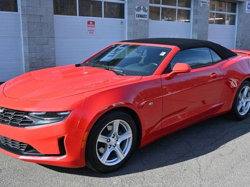 Used 2023 Chevrolet Camaro LT RWD image 9