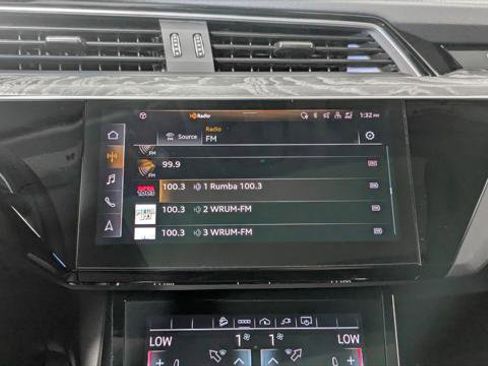 Used 2022 Audi e-tron Premium Plus w/ Premium Plus Package image 29