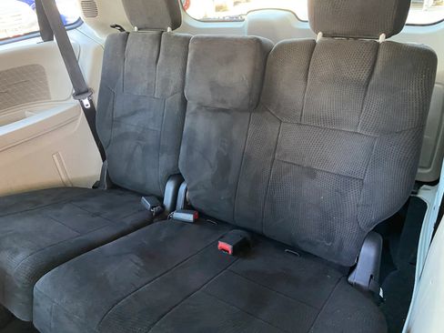Used 2012 Dodge Grand Caravan SXT FWD image 10