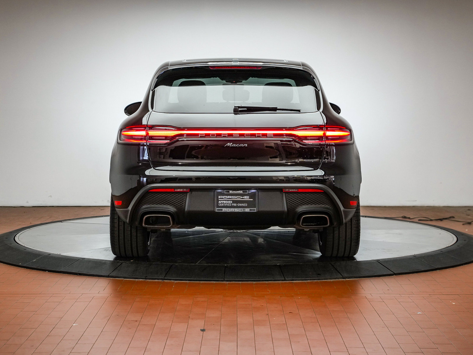 Certified 2024 Porsche Macan AWD/4WD image 6