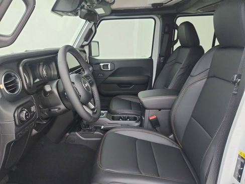 New 2025 Jeep Gladiator Sport image 11