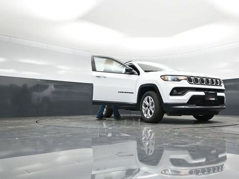 New 2025 Jeep Compass Latitude w/ Sun & Sound Group AWD/4WD image 54