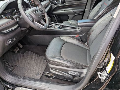 Used 2022 Jeep Compass Trailhawk AWD/4WD image 13