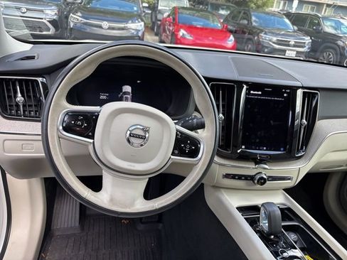 Used 2023 Volvo XC60 B5 Plus image 6