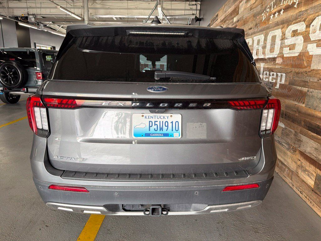 Used 2025 Ford Explorer Active w/ Active Comfort Package AWD/4WD image 7
