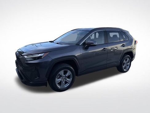 Used 2022 Toyota RAV4 XLE AWD/4WD image 3