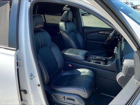 Used 2025 Honda Pilot TrailSport image 16