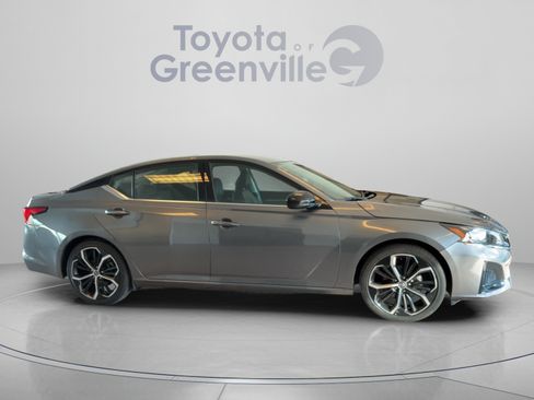 Used 2024 Nissan Altima 2.5 SR FWD image 7