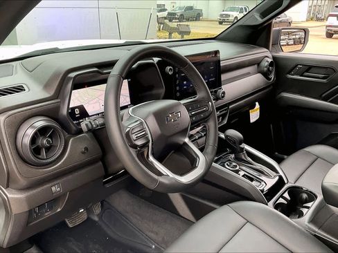 Used 2025 Chevrolet Colorado Trail Boss image 17