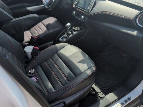Used 2019 Nissan Kicks SR w/ SR Premium Package FWD image 10