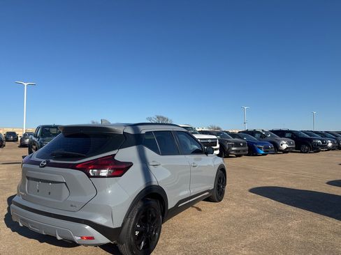 Used 2023 Nissan Kicks SR w/ SR Premium Package image 7