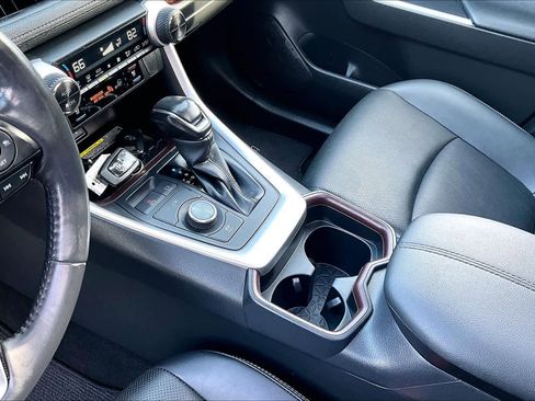 Used 2021 Toyota RAV4 Limited image 15