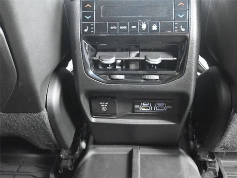 Used 2023 Jeep Grand Cherokee Overland w/ Luxury Tech Group IV AWD/4WD image 9