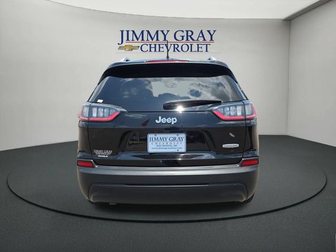 Used 2021 Jeep Cherokee Latitude FWD image 4