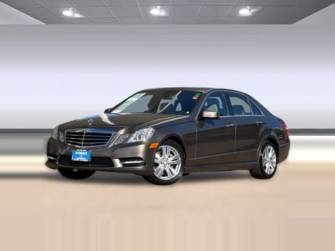 Used 2013 Mercedes-Benz E 350 BlueTEC Sedan image 2