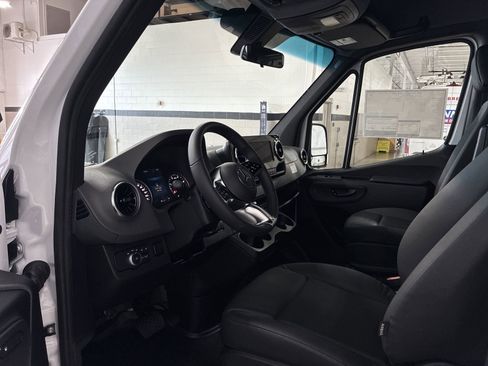 New 2025 Mercedes-Benz Sprinter 2500 image 10