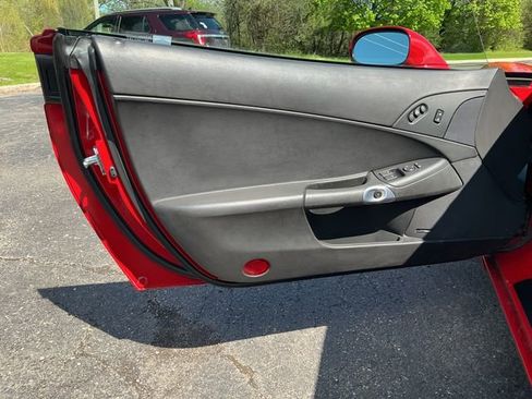Used 2006 Chevrolet Corvette Coupe w/ Preferred Equipment Group RWD image 11