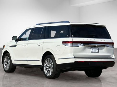 Used 2024 Lincoln Navigator L Reserve AWD/4WD image 3