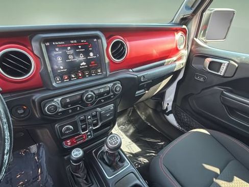 Used 2021 Jeep Gladiator Rubicon AWD/4WD image 25