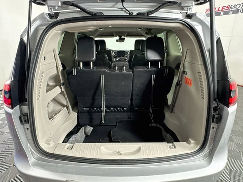 Used 2024 Chrysler Pacifica Touring-L FWD image 25