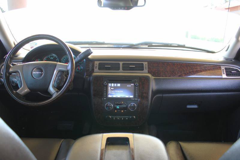 Used 2013 GMC Sierra 2500 Denali w/ Suspension Package, Off-Road AWD/4WD image 31