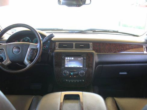 Used 2013 GMC Sierra 2500 Denali w/ Suspension Package, Off-Road AWD/4WD image 31