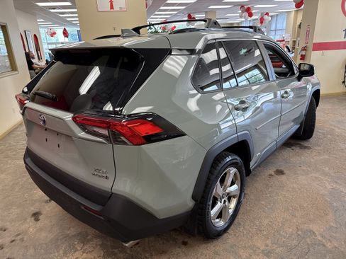 Used 2021 Toyota RAV4 XLE Premium AWD/4WD image 10