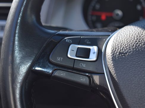 Used 2017 Volkswagen Golf SE image 15