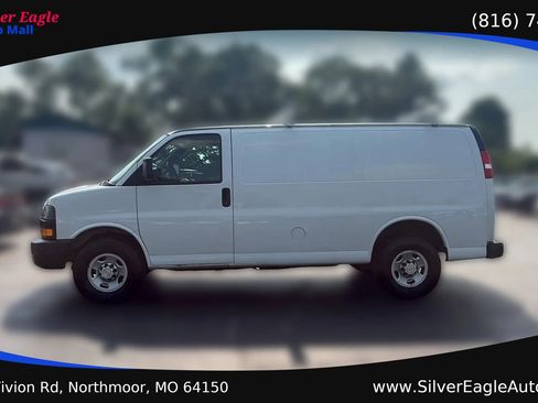 Used 2020 Chevrolet Express 2500 w/ Communications Package RWD image 2