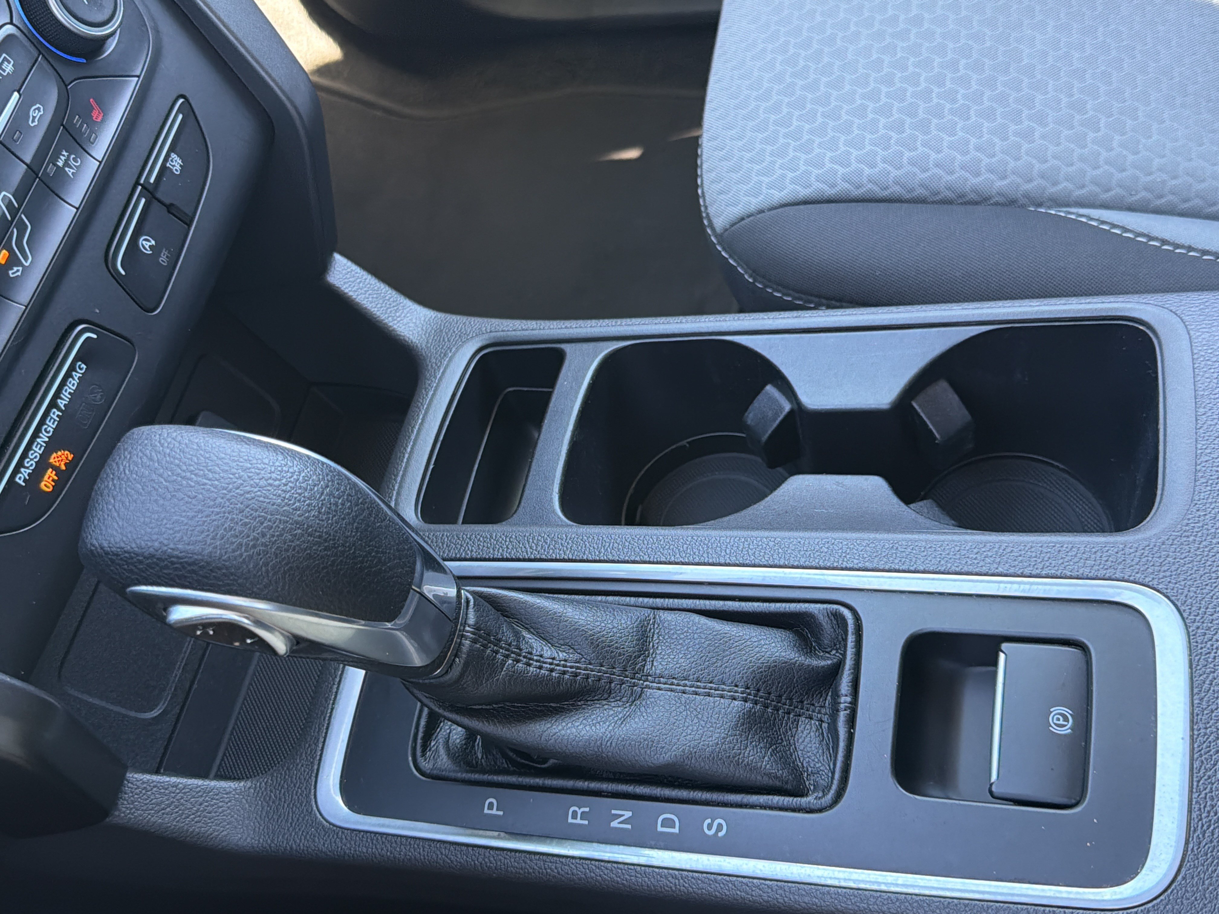 Used 2018 Ford Escape SE FWD image 9