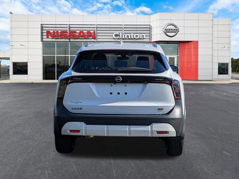 Certified 2025 Nissan Kicks SR image 4