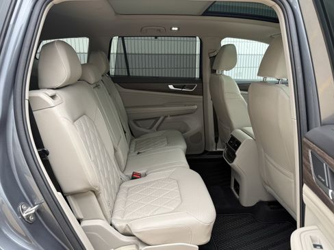 Used 2024 Volkswagen Atlas SEL Premium R-Line AWD/4WD image 7