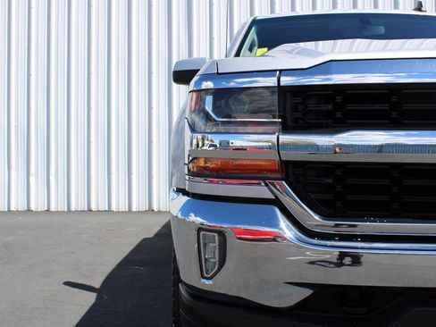 Used 2018 Chevrolet Silverado 1500 LT w/ All Star Edition AWD/4WD image 11