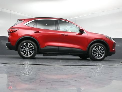 Certified 2025 Ford Escape SE w/ PHEV Premium Package FWD image 40