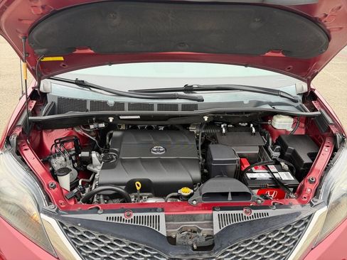 Used 2013 Toyota Sienna SE FWD image 29