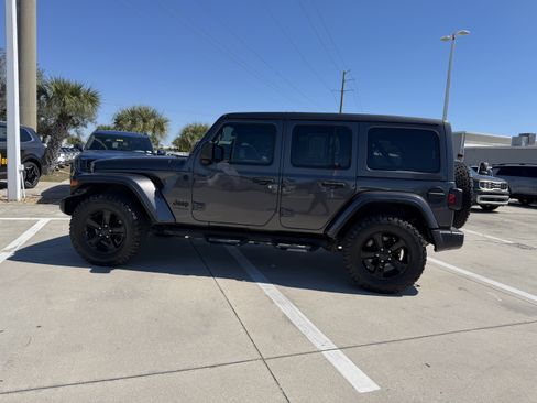Used 2020 Jeep Wrangler Unlimited Sahara image 7
