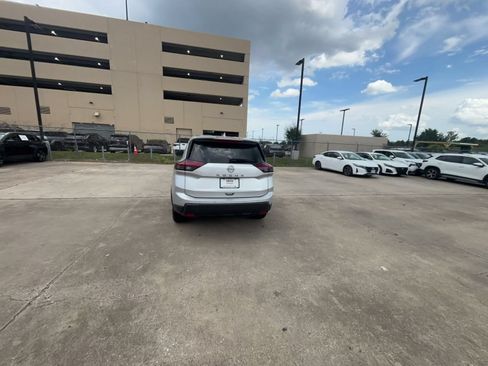Used 2025 Nissan Rogue SV FWD image 10
