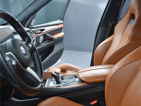 Used 2018 BMW X5 M image 10