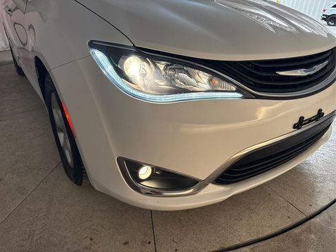 Used 2018 Chrysler Pacifica Touring Plus image 35