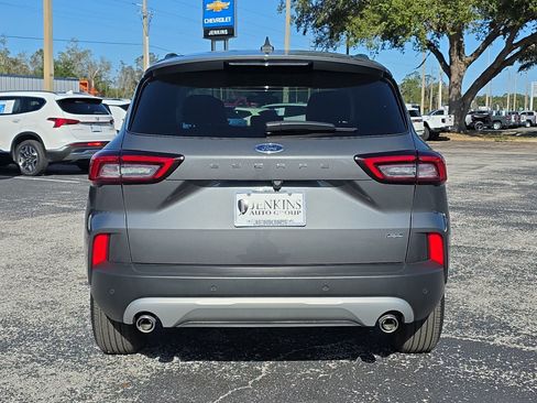 Used 2025 Ford Escape SE image 4