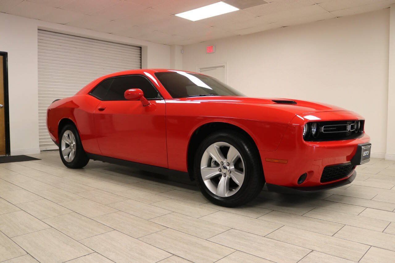Used 2023 Dodge Challenger SXT RWD image 5