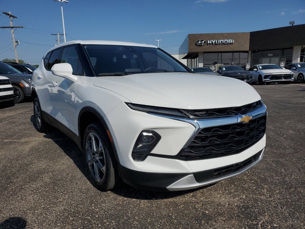 Used 2024 Chevrolet Blazer LT AWD/4WD image 3