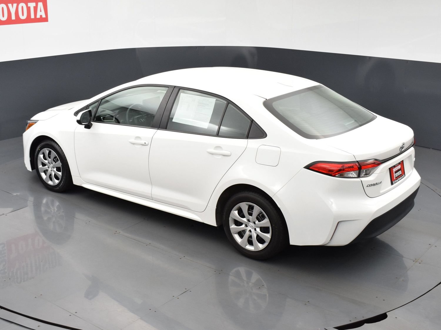 Used 2025 Toyota Corolla LE FWD image 18