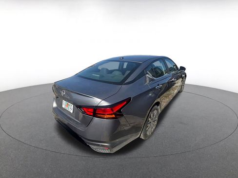 Used 2025 Nissan Altima 2.5 SV image 7